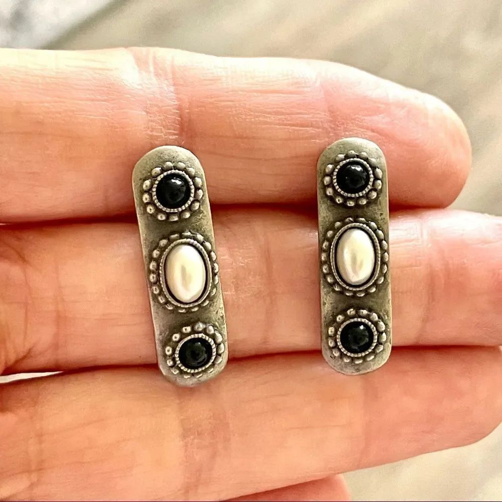 Silver tone Pearl and black post earrings